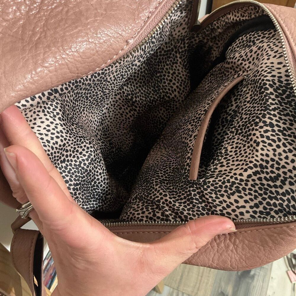 Jessie & James handbags Madison concealed carry backpack color TAUPE faux leathe - Picture 7 of 13